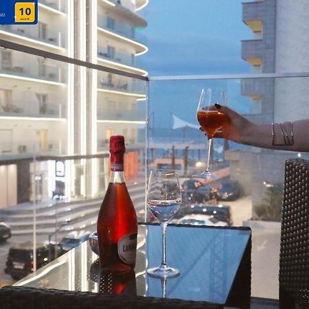 Luxury Apartment By The Sea Mamaia Exterior photo