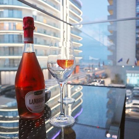 Luxury Apartment By The Sea Mamaia Exterior photo