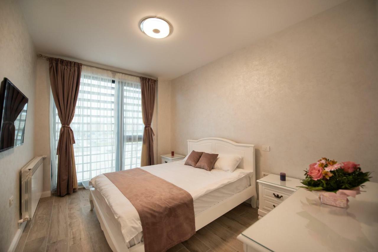 Luxury Apartment By The Sea Mamaia Exterior photo