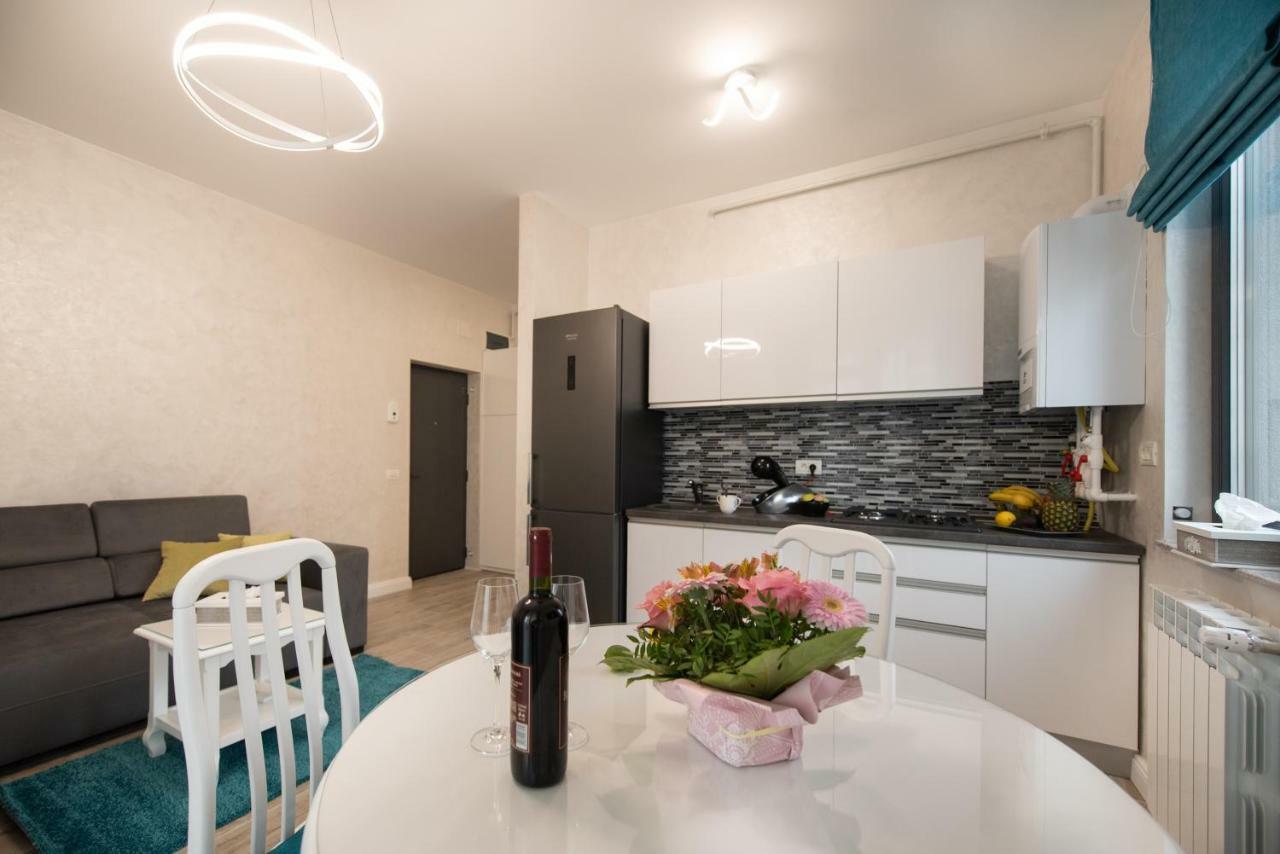 Luxury Apartment By The Sea Mamaia Exterior photo
