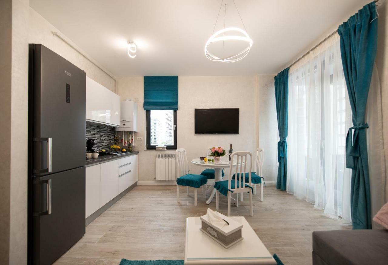 Luxury Apartment By The Sea Mamaia Exterior photo