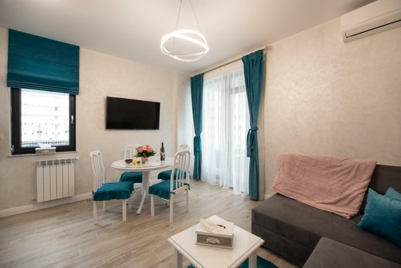 Luxury Apartment By The Sea Mamaia Exterior photo