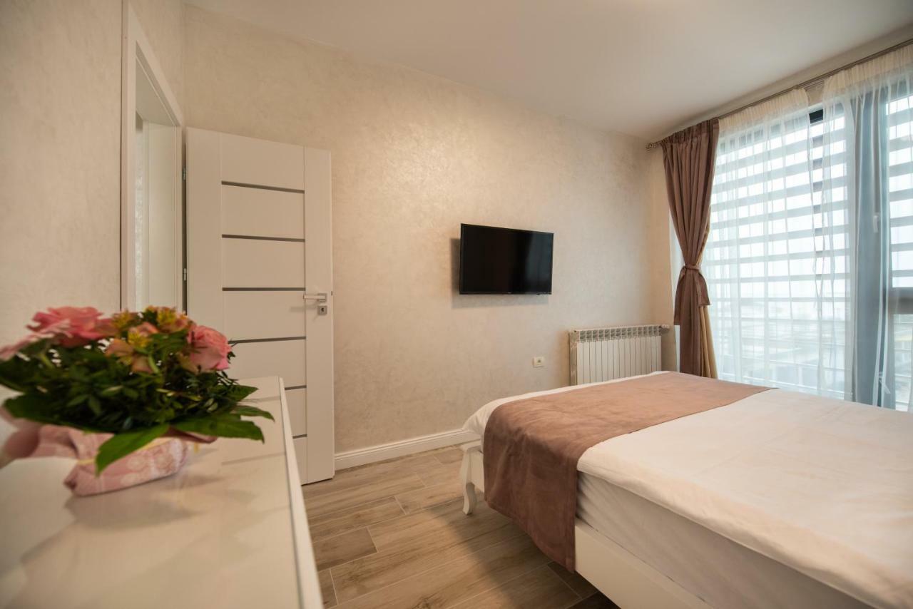 Luxury Apartment By The Sea Mamaia Exterior photo