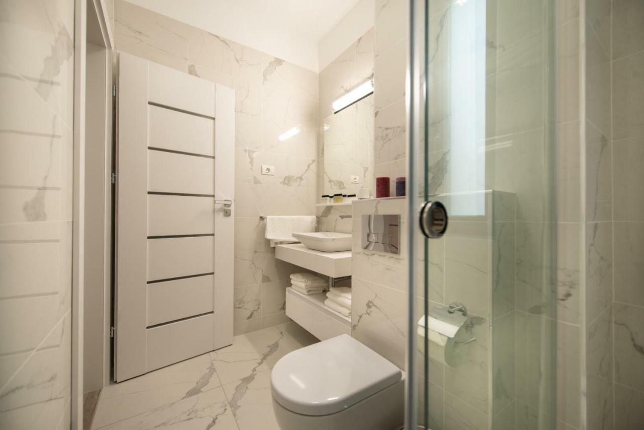 Luxury Apartment By The Sea Mamaia Exterior photo